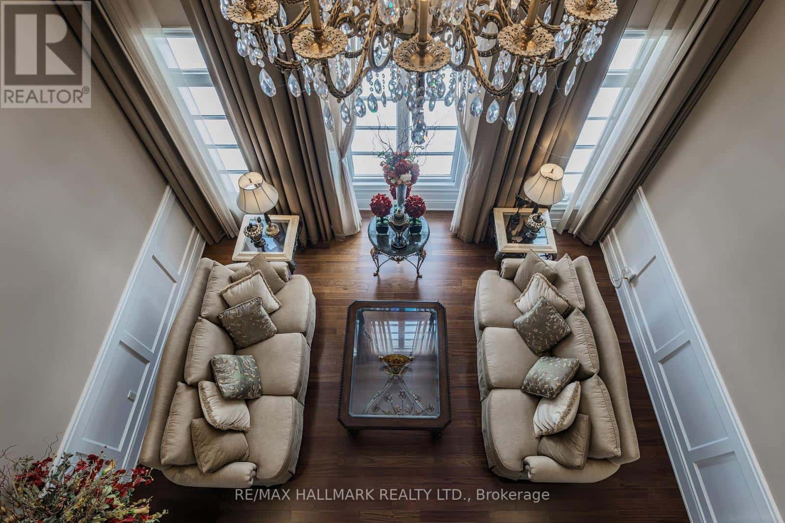 123 CARISBROOKE CIRCLE — Aurora (Bayview Southeast), Ontario - Photo 5 of 50