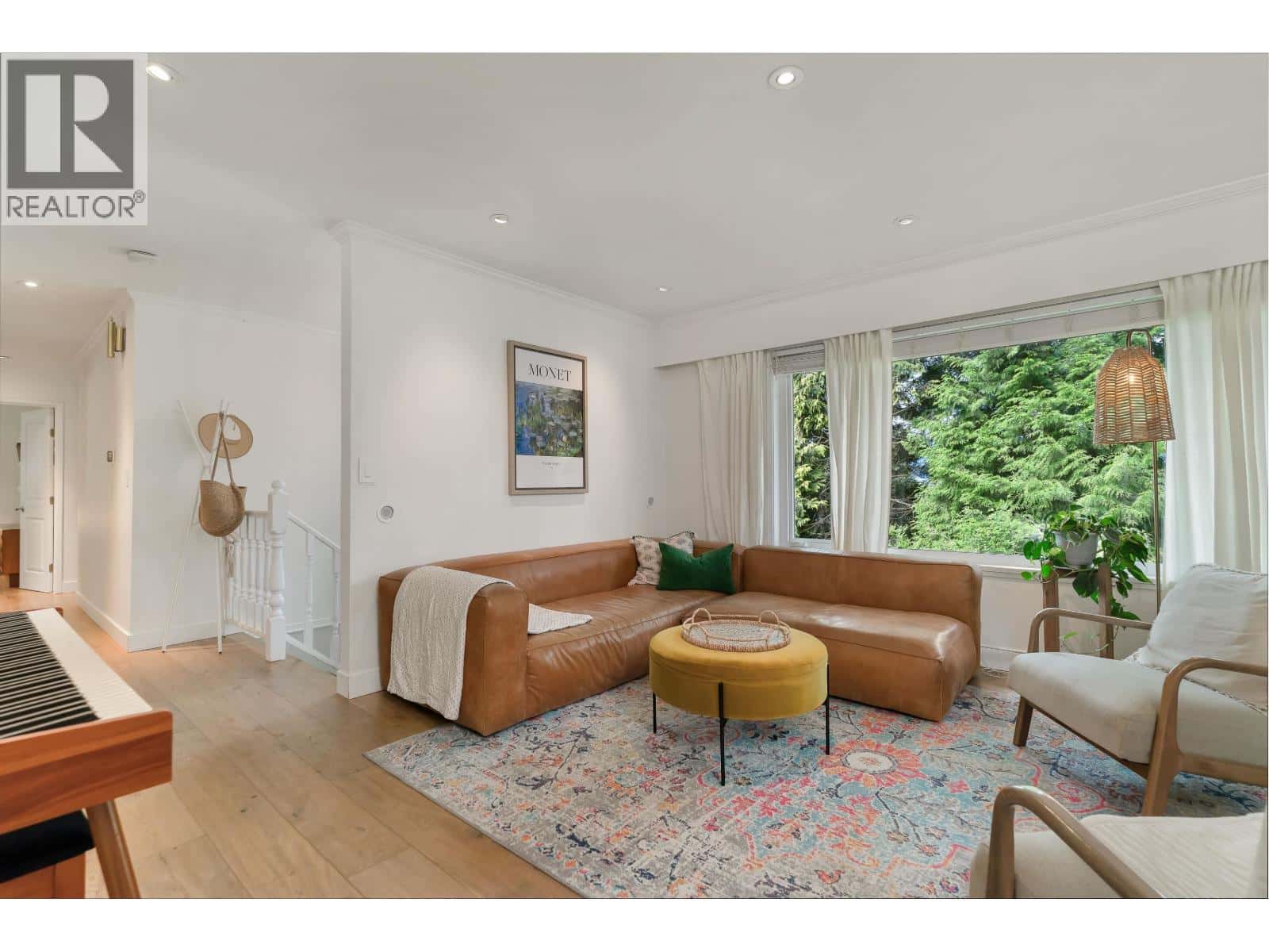 960 THERMAL DRIVE — Coquitlam, British Columbia - Photo 4 of 40