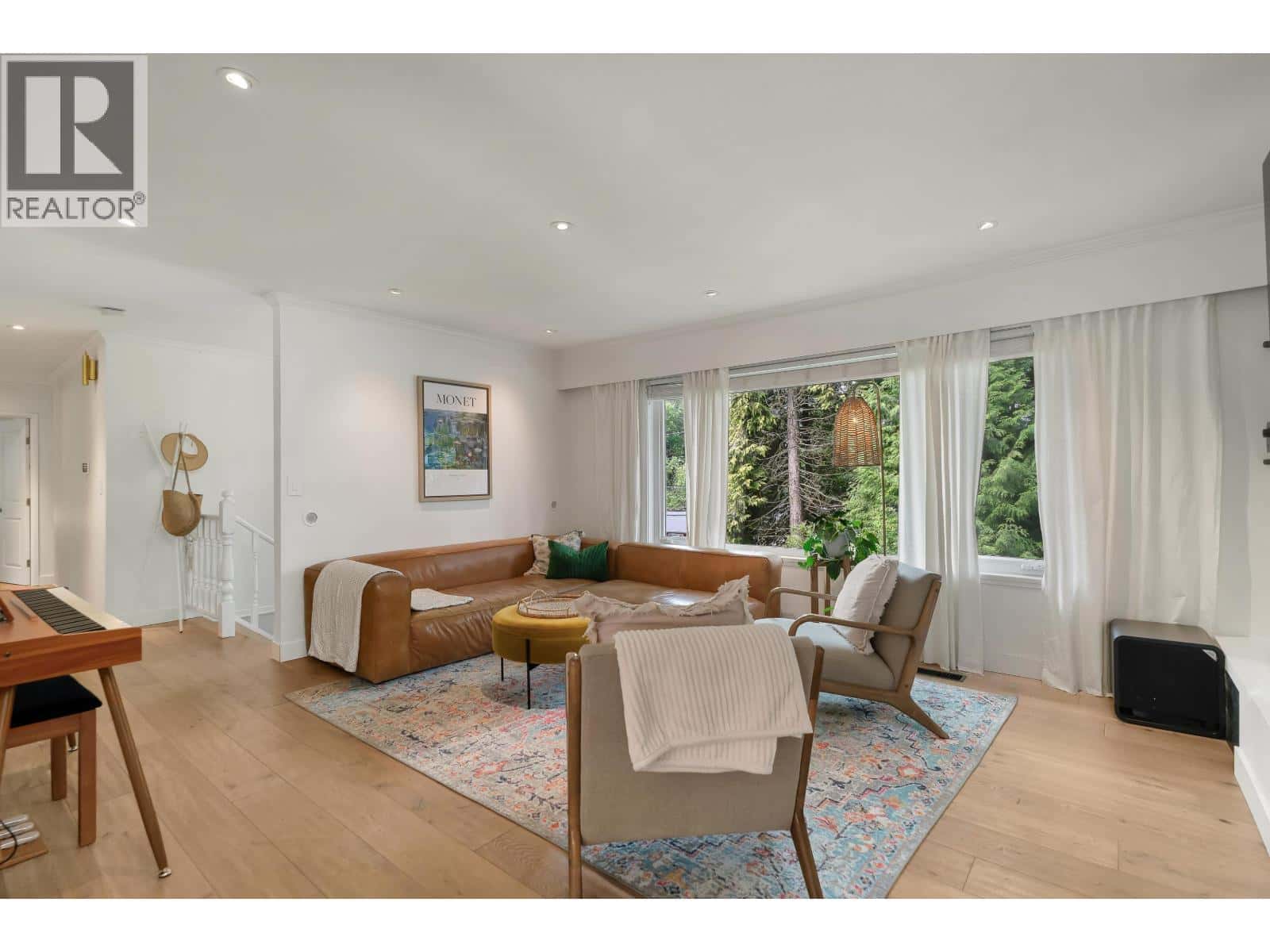 960 THERMAL DRIVE — Coquitlam, British Columbia - Photo 5 of 40