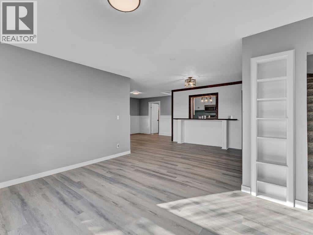 80 Pacific Avenue — Irvine, Alberta - Photo 5 of 49