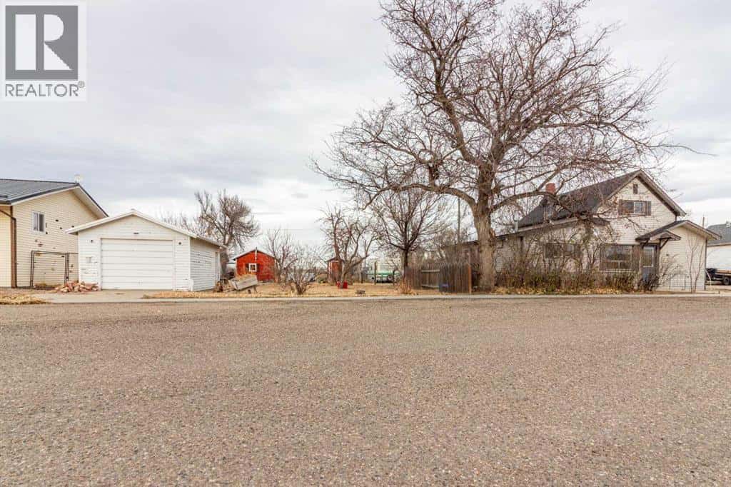 80 Pacific Avenue — Irvine, Alberta - Photo 2 of 49