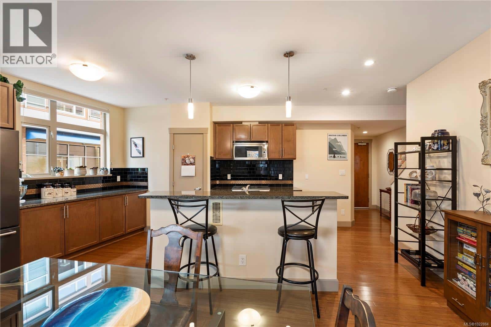 105 1035 Sutlej St — Victoria, British Columbia - Photo 4 of 31