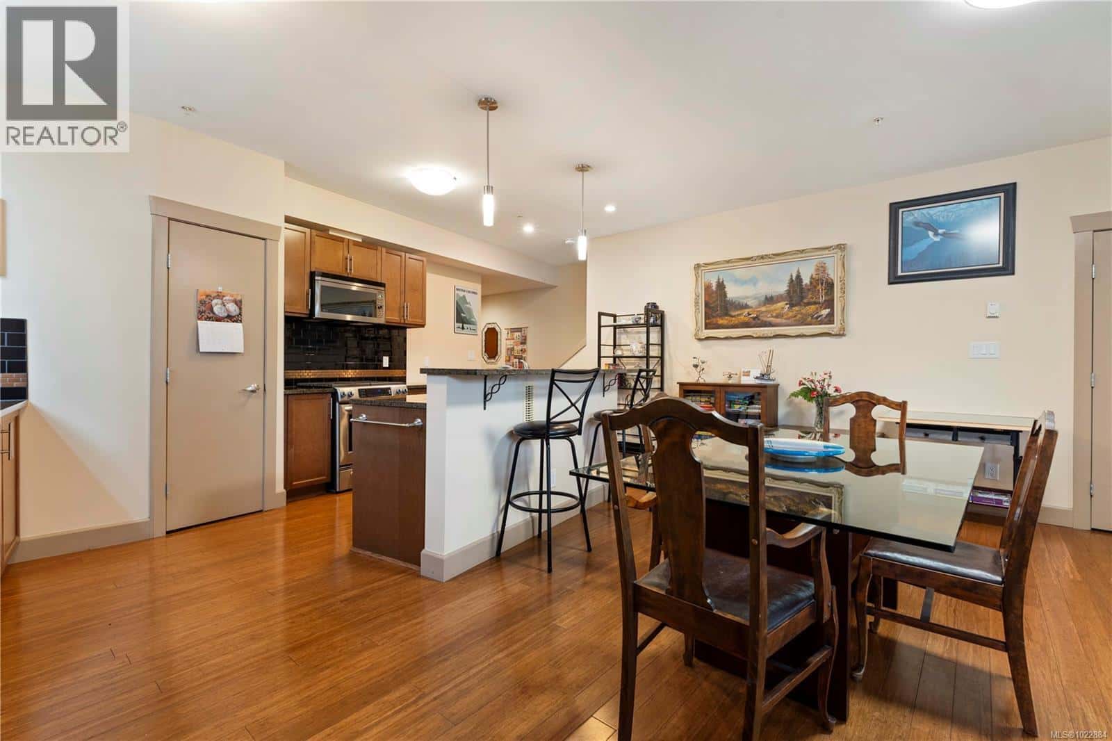 105 1035 Sutlej St — Victoria, British Columbia - Photo 5 of 31