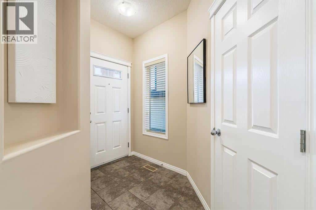 194 Kincora Glen Rise NW — Calgary, Alberta - Photo 2 of 38