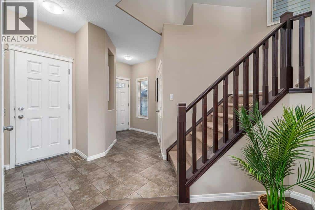 194 Kincora Glen Rise NW — Calgary, Alberta - Photo 4 of 38