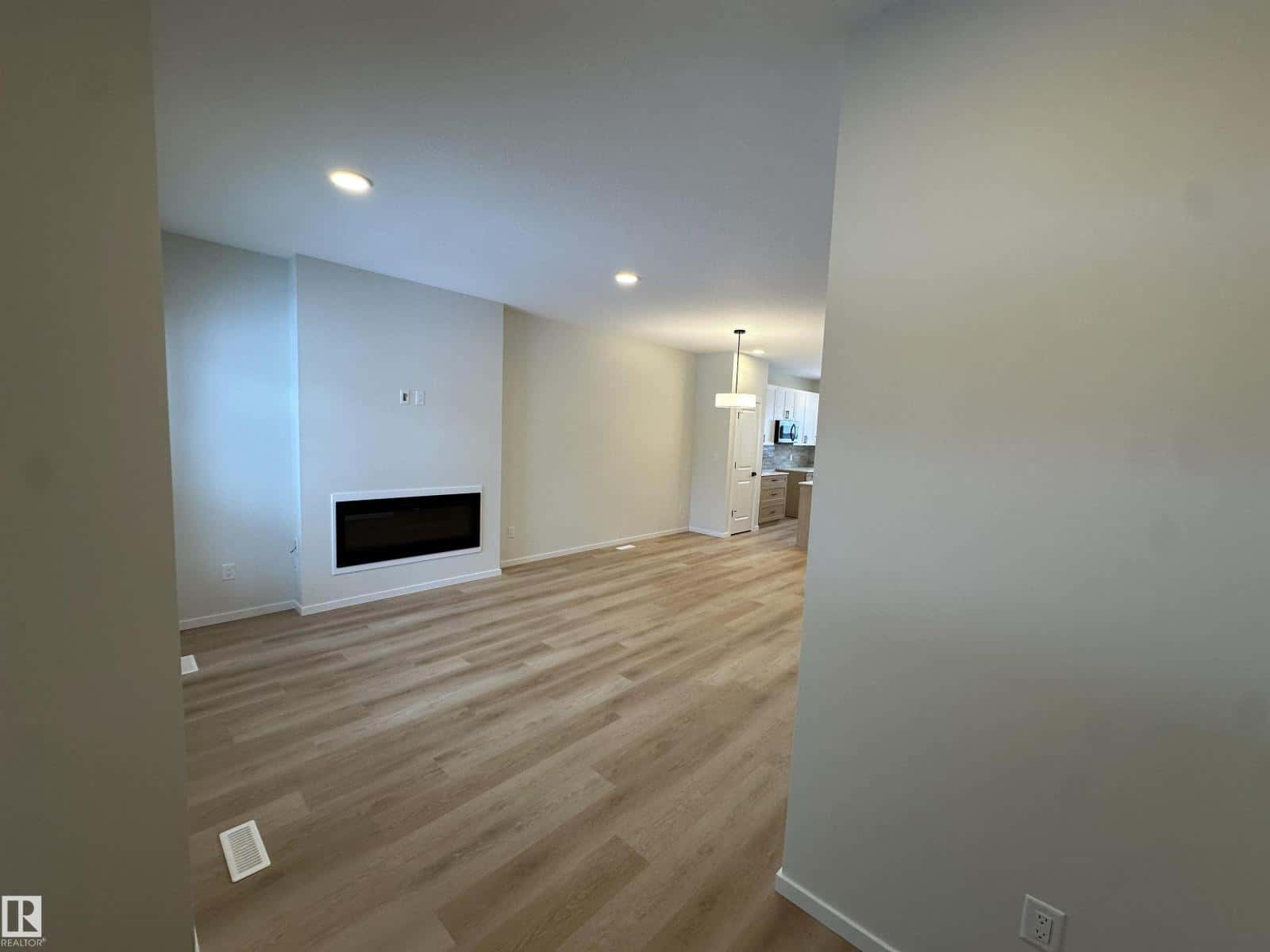 35 SERENO LN — Fort Saskatchewan, Alberta - Photo 4 of 31