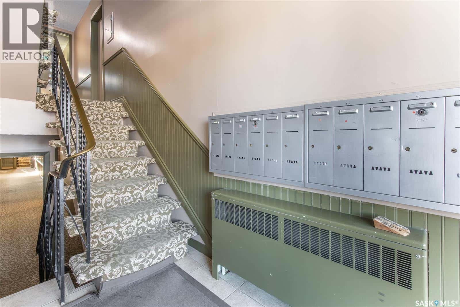 285 Fairford STREET E — Moose Jaw, Saskatchewan - Photo 4 of 48