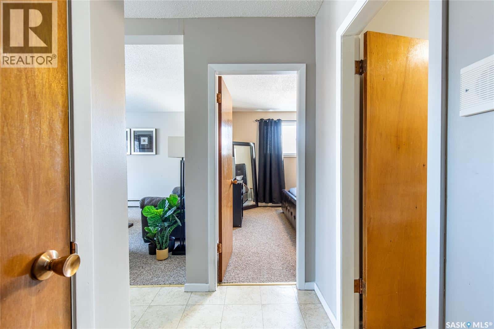 285 Fairford STREET E — Moose Jaw, Saskatchewan - Photo 5 of 48