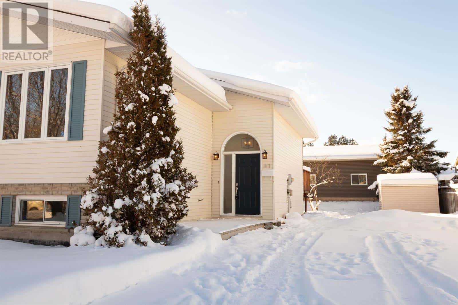 61 Muriel DR — Sault Ste. Marie, Ontario - Photo 2 of 29