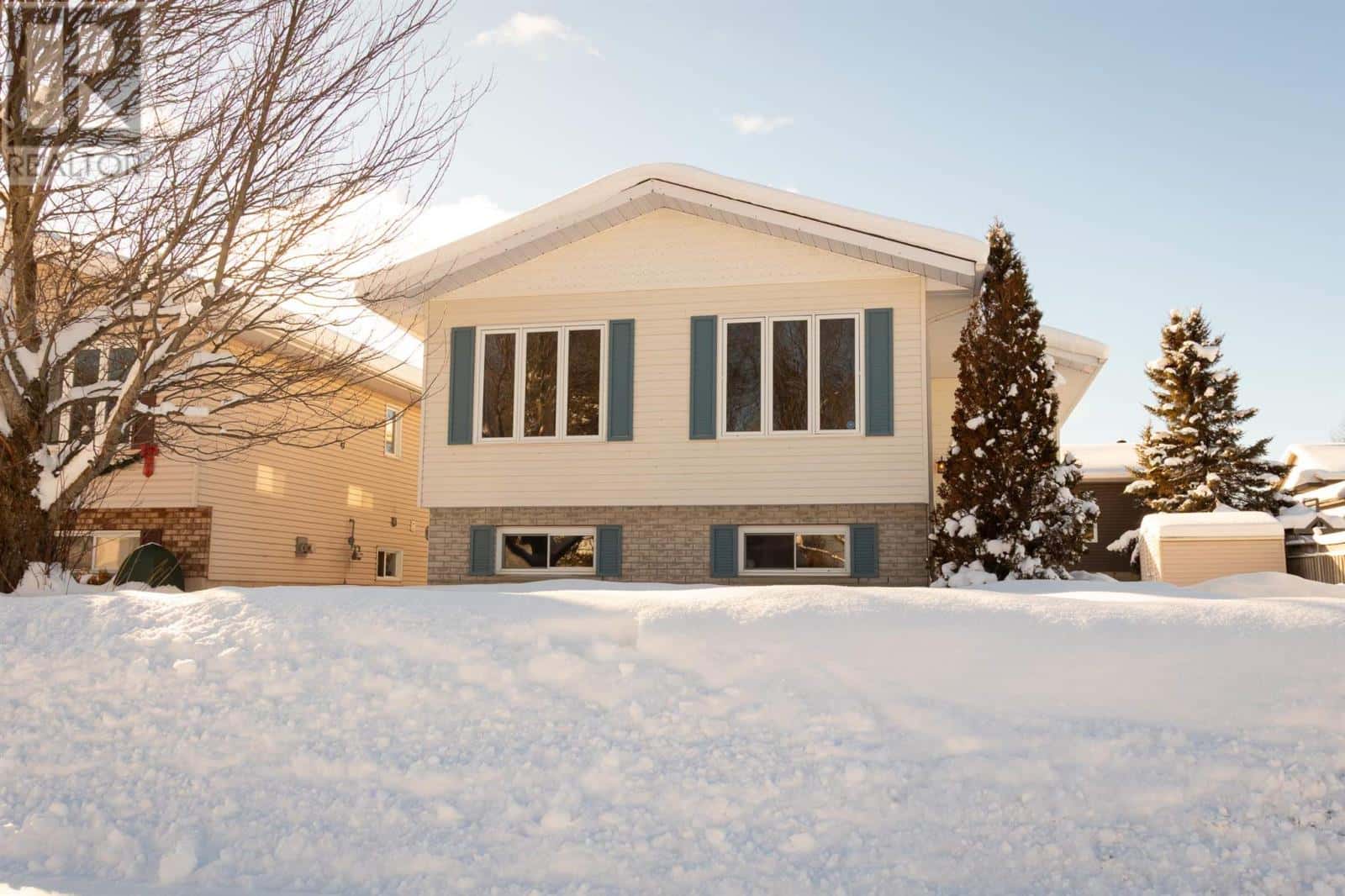 61 Muriel DR — Sault Ste. Marie, Ontario - Photo 4 of 29