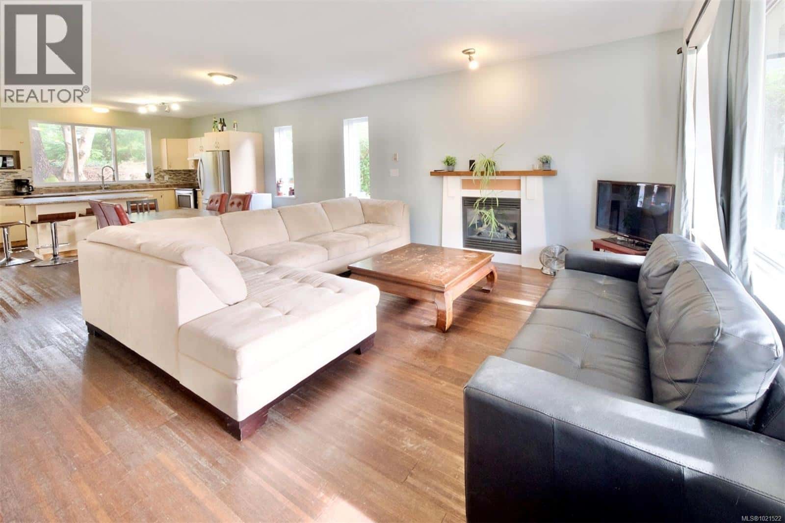 645 Shore Pine Cres — Tofino, British Columbia - Photo 2 of 25