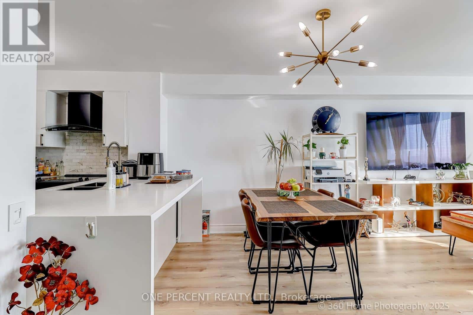 803 - 8 COVINGTON ROAD — Toronto (Englemount-Lawrence), Ontario - Photo 3 of 26