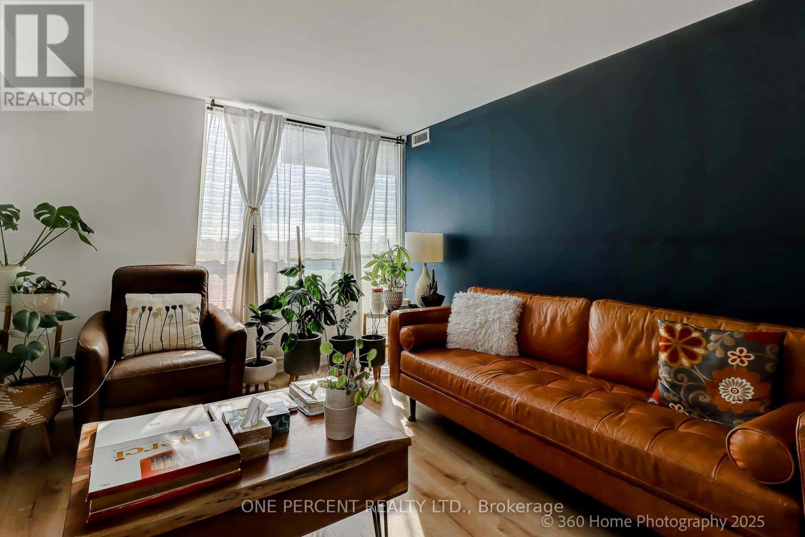 803 - 8 COVINGTON ROAD — Toronto (Englemount-Lawrence), Ontario - Photo 4 of 26