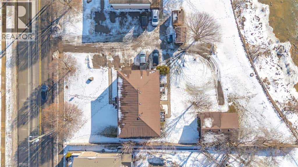 60 WILLOW Street — Paris, Ontario - Photo 5 of 50