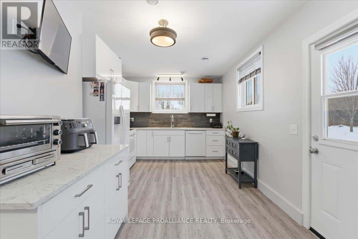 555 DOUGLAS ROAD — Centre Hastings, Ontario - Photo 4 of 36