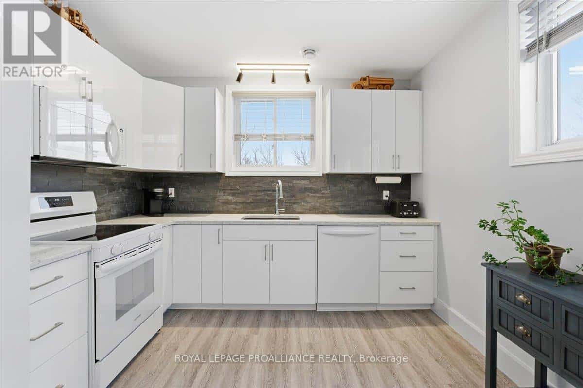 555 DOUGLAS ROAD — Centre Hastings, Ontario - Photo 5 of 36