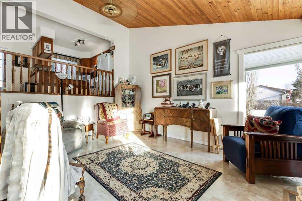 808 5 Avenue SW — High River, Alberta - Photo 3 of 45