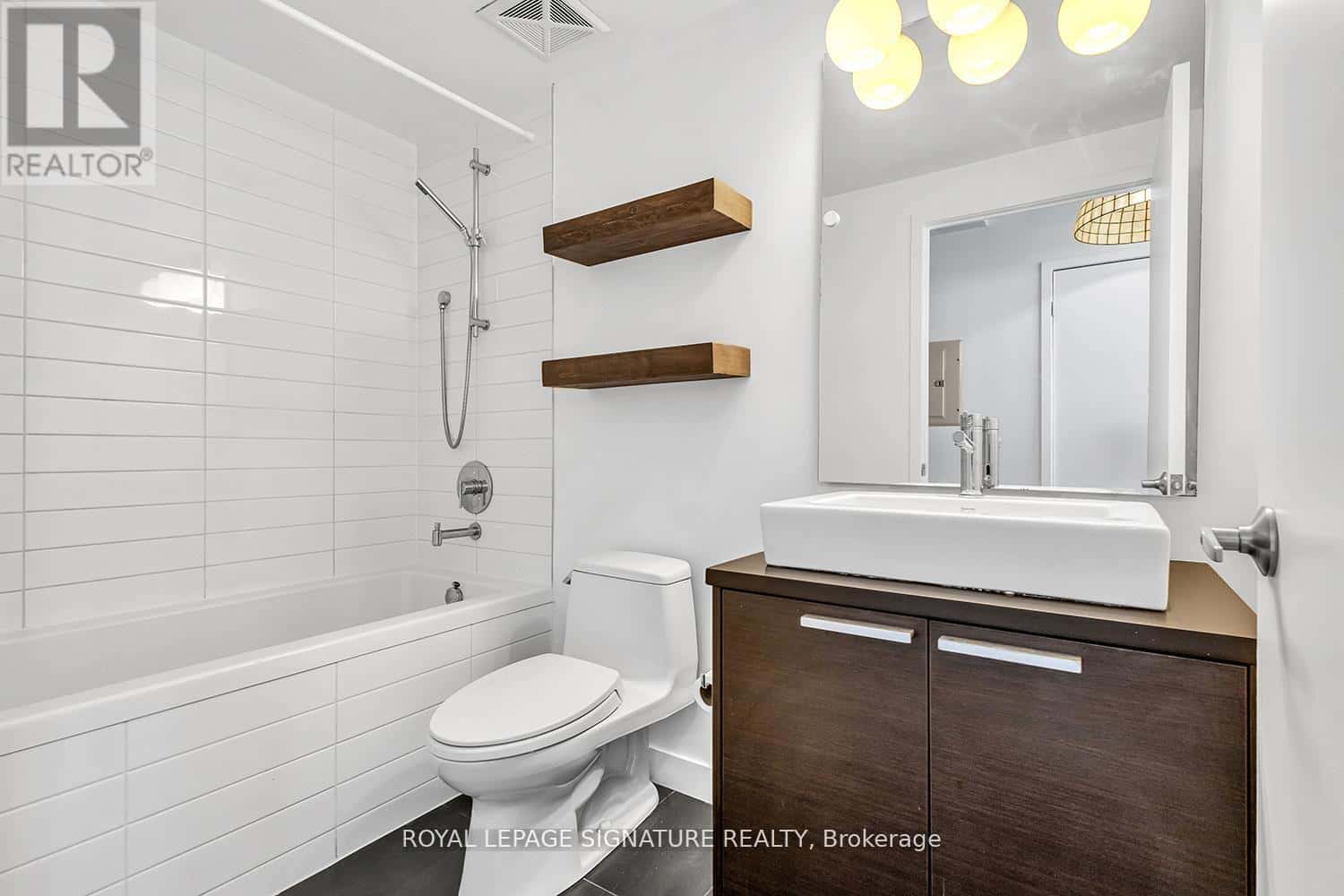 1105 - 138 PRINCESS STREET — Toronto (Moss Park), Ontario - Photo 5 of 24