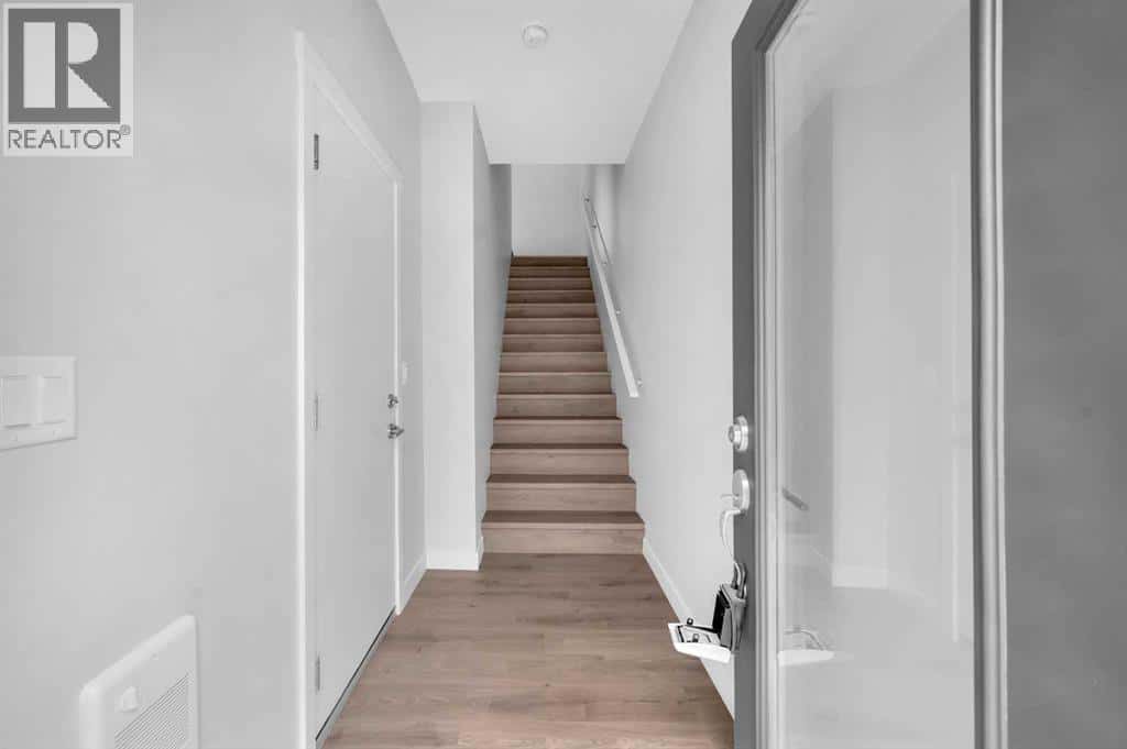 305 Shawnee Square SW Square SW — Calgary, Alberta - Photo 2 of 33