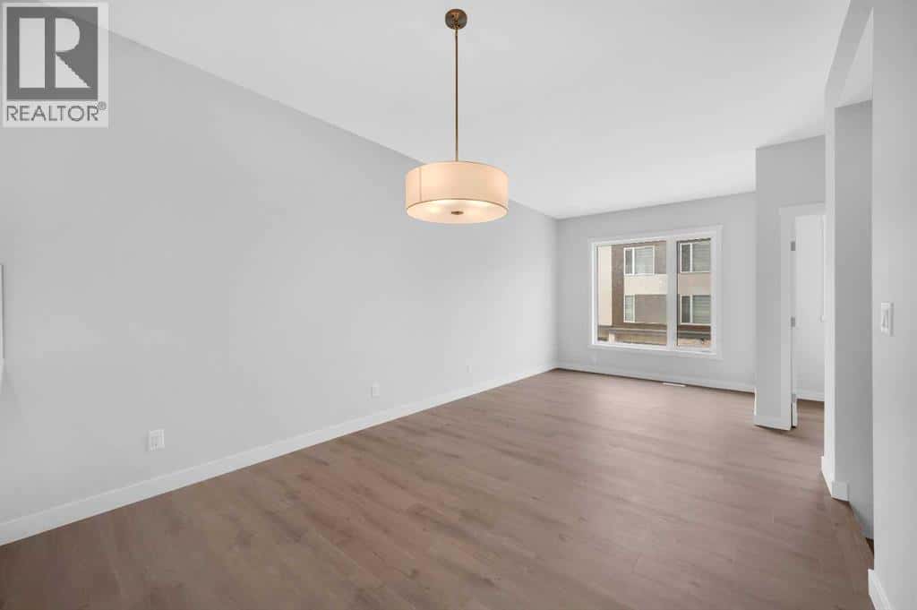 305 Shawnee Square SW Square SW — Calgary, Alberta - Photo 5 of 33