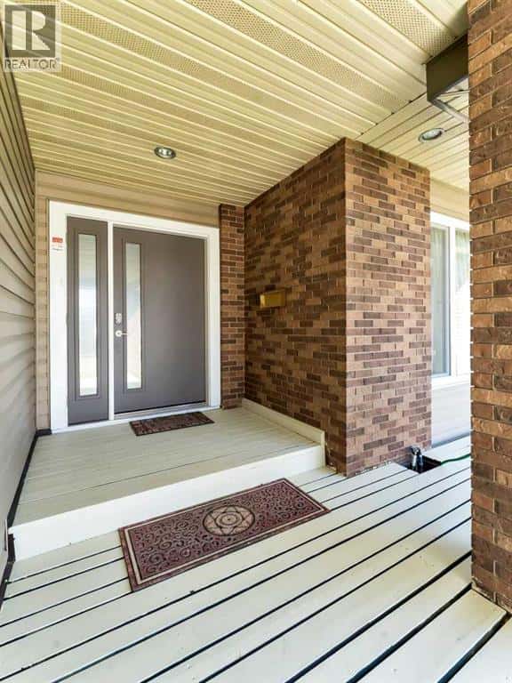 29 Rideau Close SE — Medicine Hat, Alberta - Photo 4 of 50