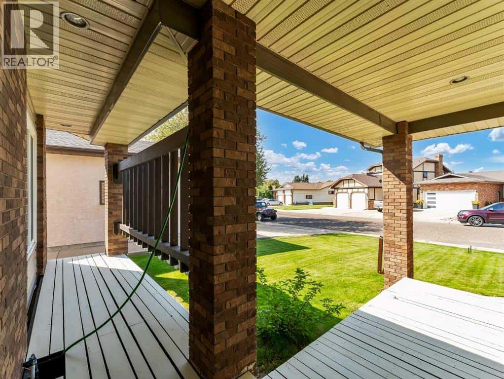 29 Rideau Close SE — Medicine Hat, Alberta - Photo 5 of 50