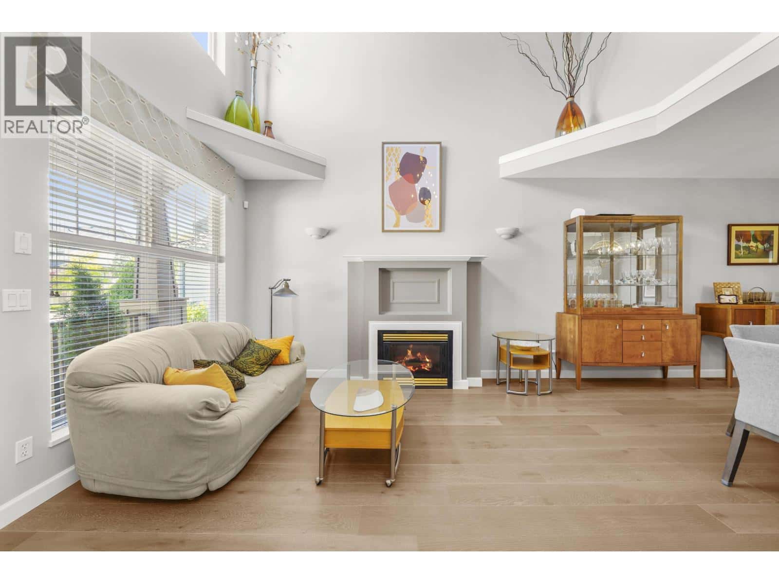 1220 YANGTZE PLACE — Port Coquitlam, British Columbia - Photo 4 of 39