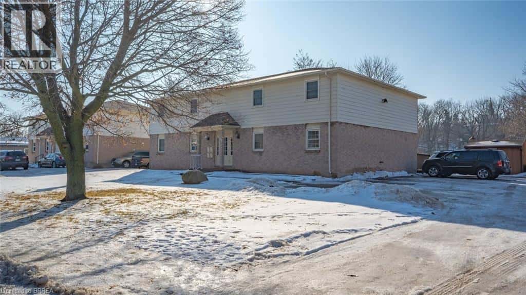 58 WILLOW Street — Paris, Ontario - Photo 2 of 46