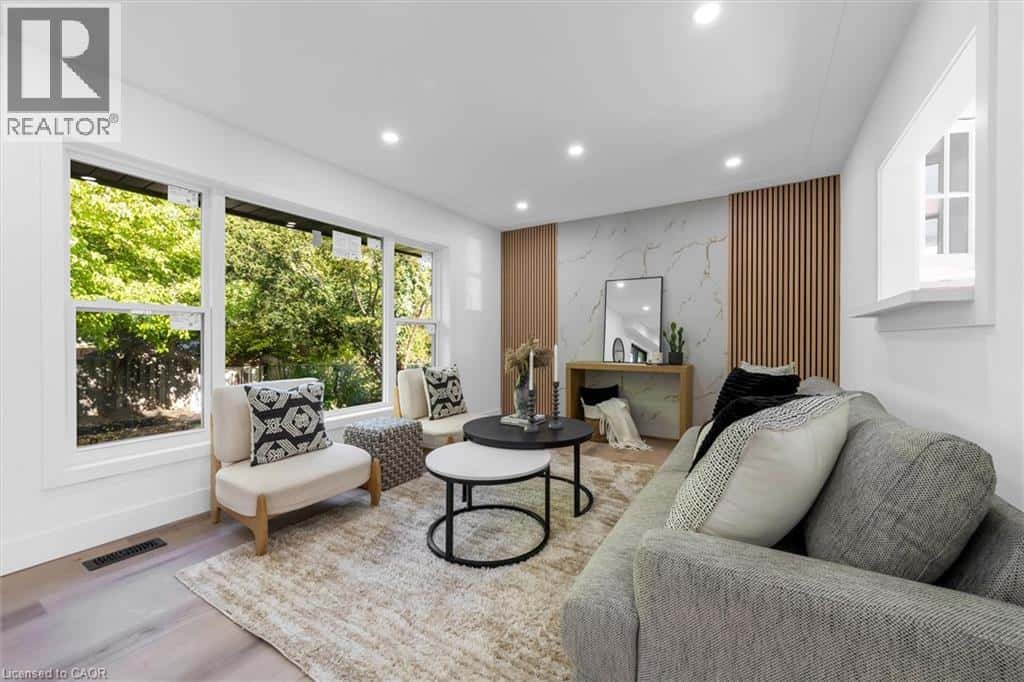 39 GRANDFIELD Street — Hamilton, Ontario - Photo 3 of 38