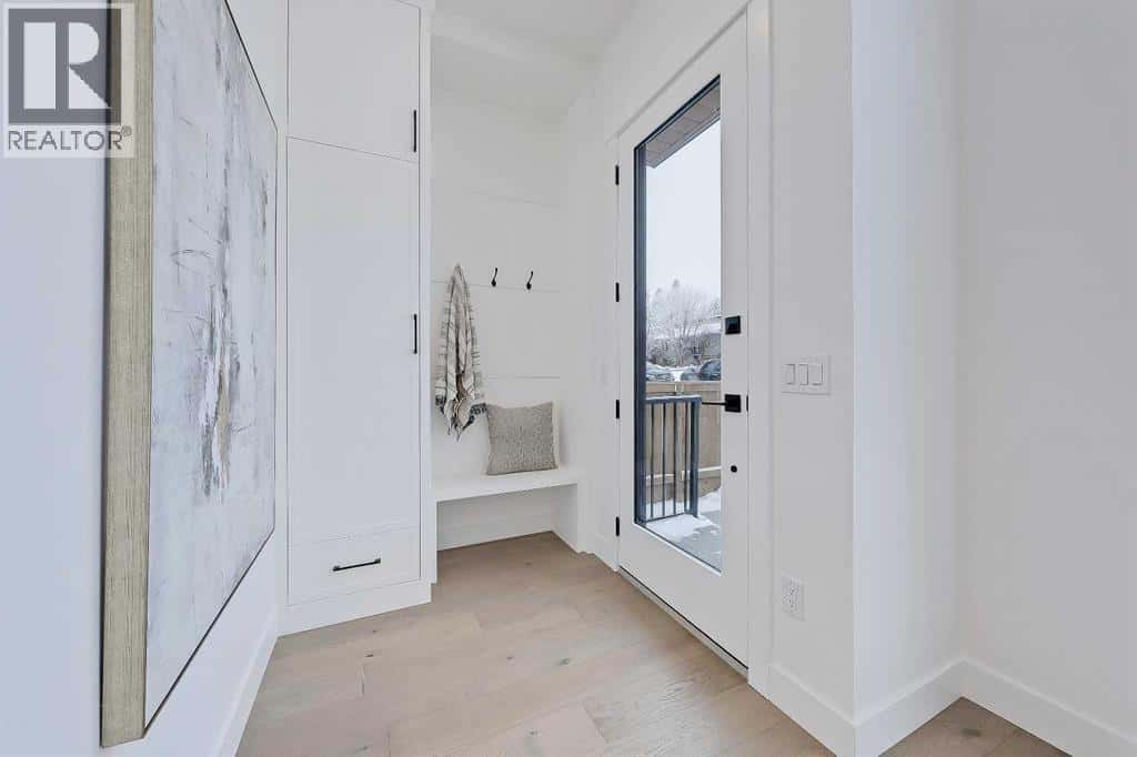 5007 21 Avenue NW — Calgary, Alberta - Photo 2 of 49