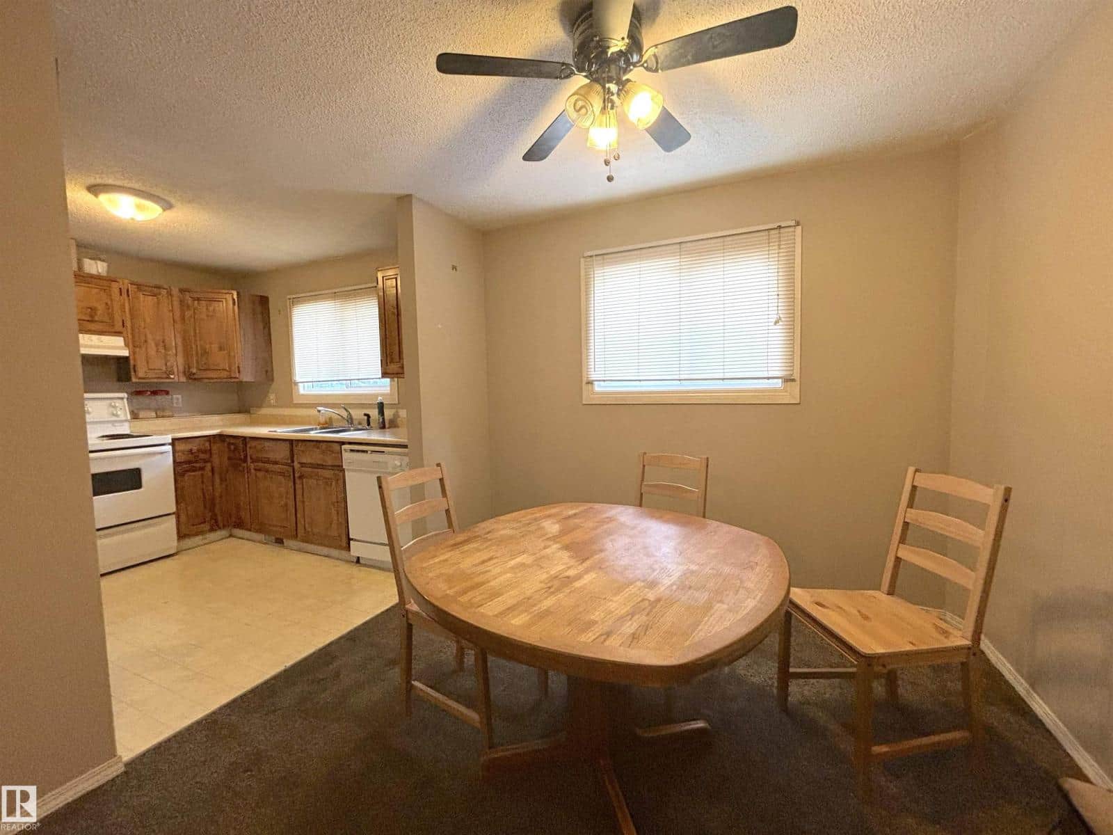 5955 40 AV NW - Photo 4 of 18, Edmonton, Alberta