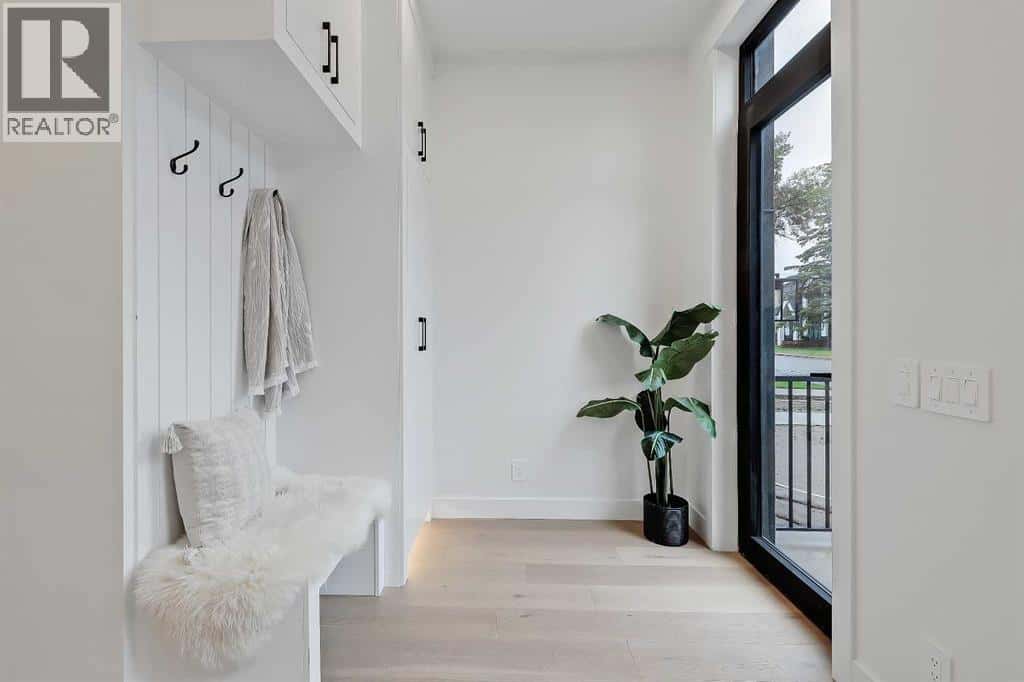 2720 5 Avenue NW — Calgary, Alberta - Photo 2 of 44