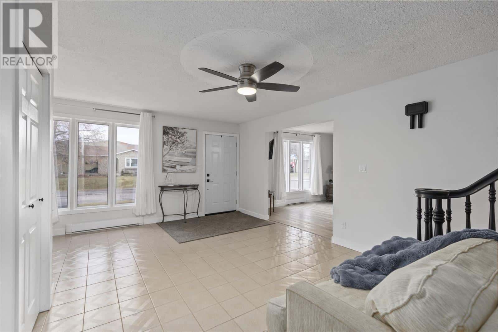 3 Charlotte DR — Sault Ste. Marie, Ontario - Photo 4 of 48