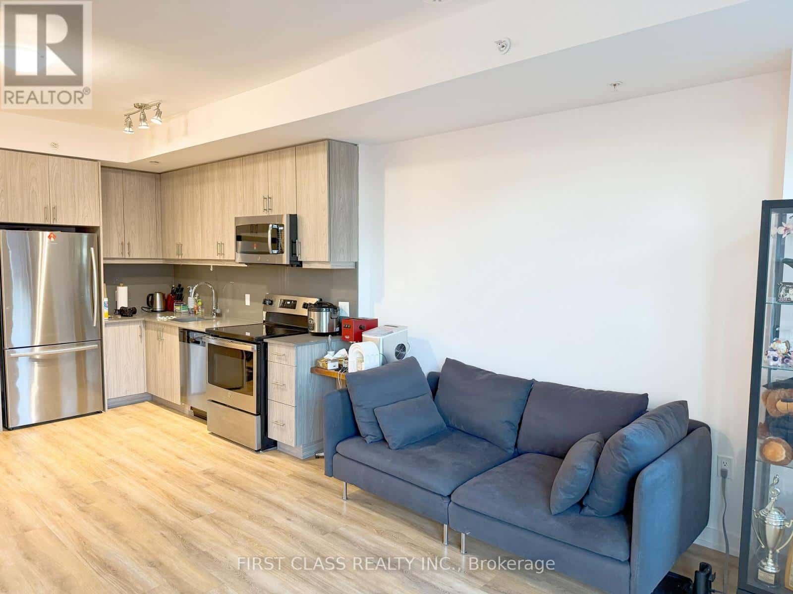 24 - 57 FINCH AVENUE W — Toronto (Willowdale West), Ontario - Photo 3 of 34