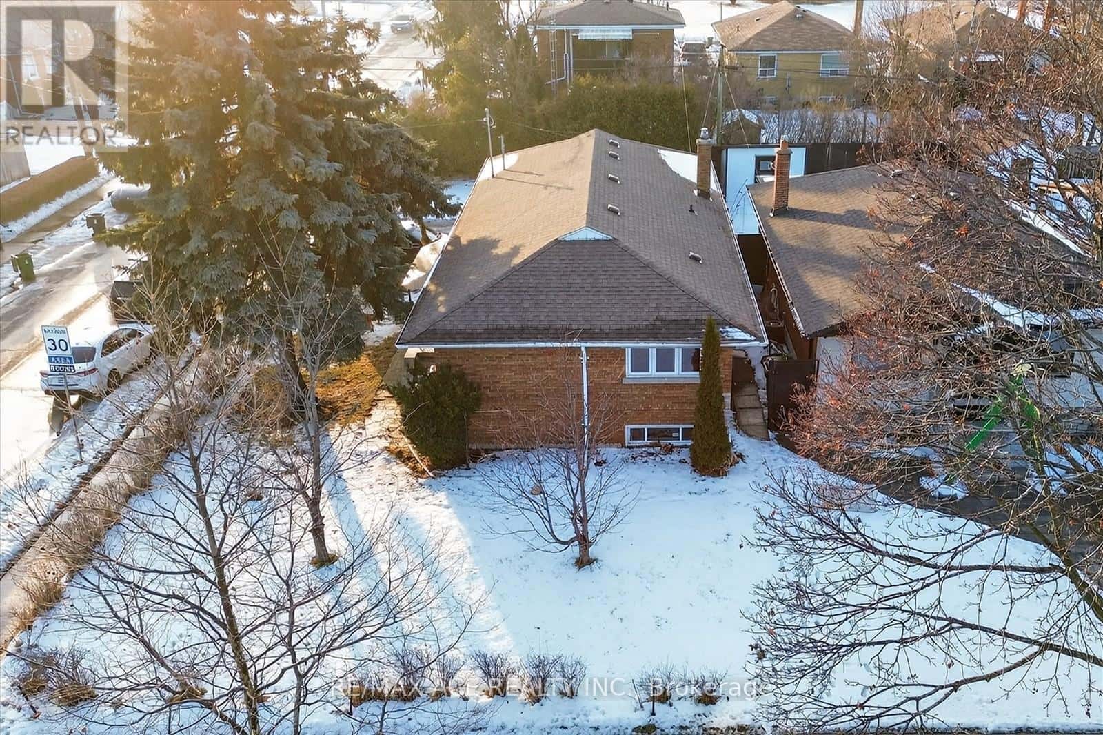 36 GALSWORTHY AVENUE — Toronto (Wexford-Maryvale), Ontario - Photo 5 of 38