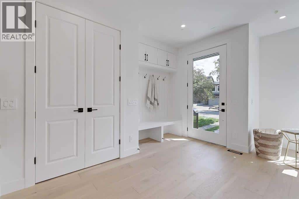 518 22 Avenue NW — Calgary, Alberta - Photo 3 of 49