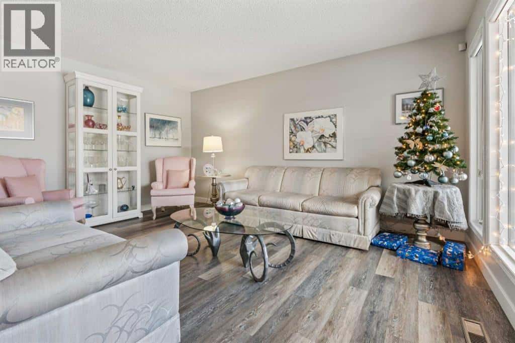 Calgary — Calgary - Photo 4 of 38