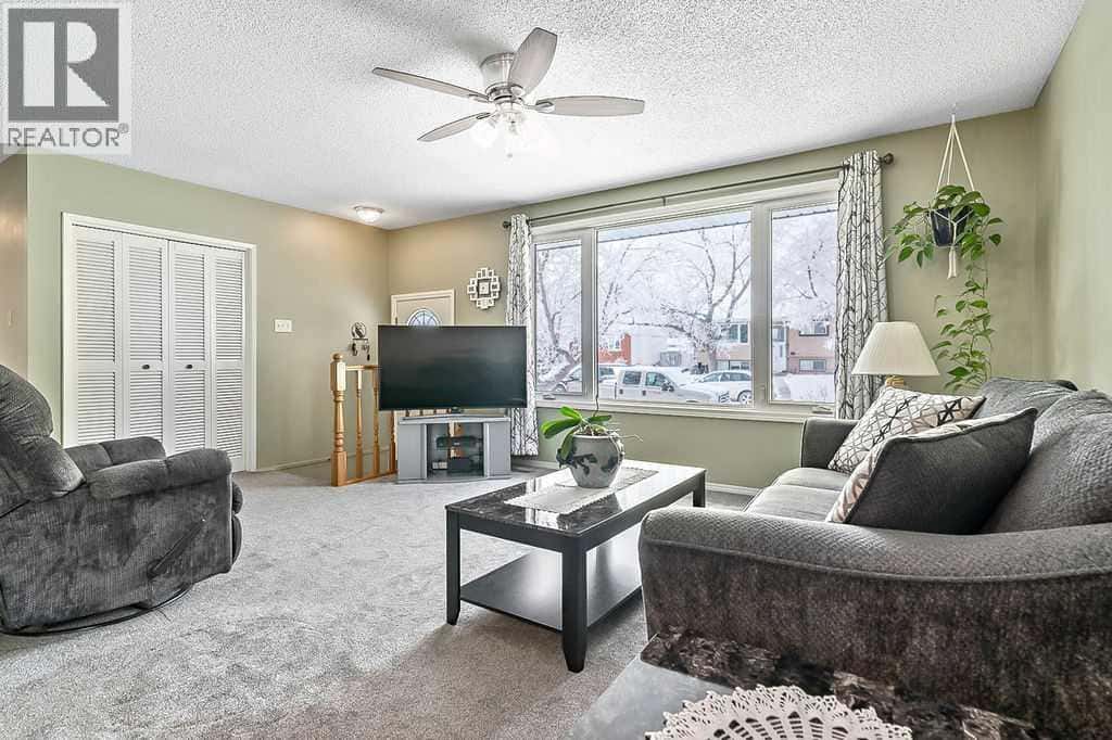 312 Foritana Road SE — Calgary, Alberta - Photo 4 of 37