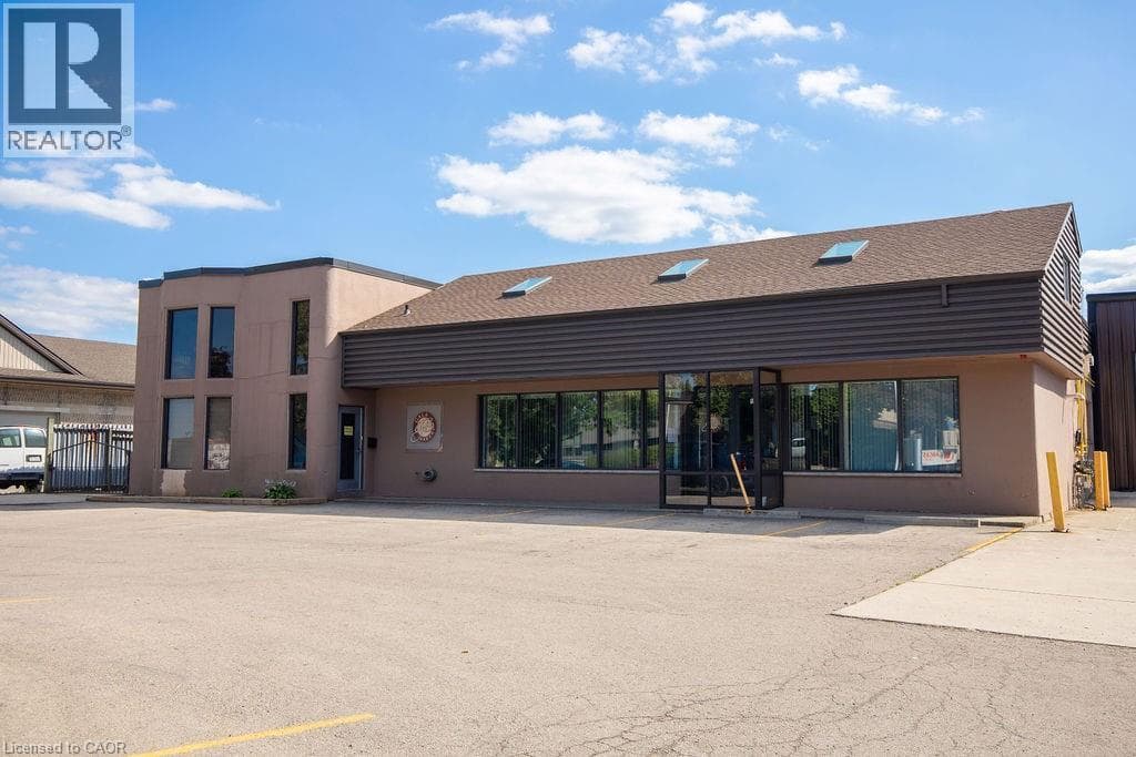 190 HEMPSTEAD Drive — Hamilton, Ontario - Main photo