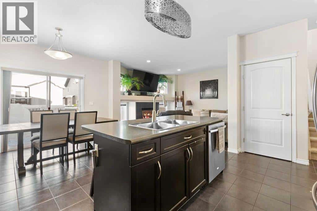 8926 95 Avenue — Grande Prairie, Alberta - Photo 4 of 28