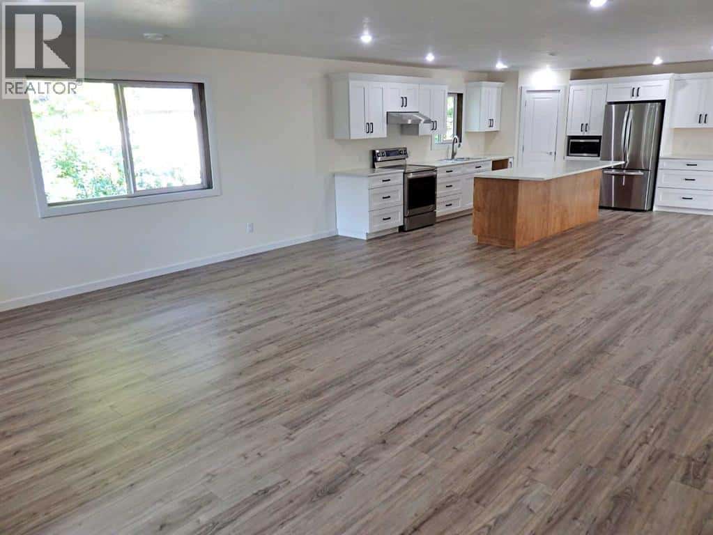 4908 51 Avenue — Vermilion, Alberta - Photo 4 of 25