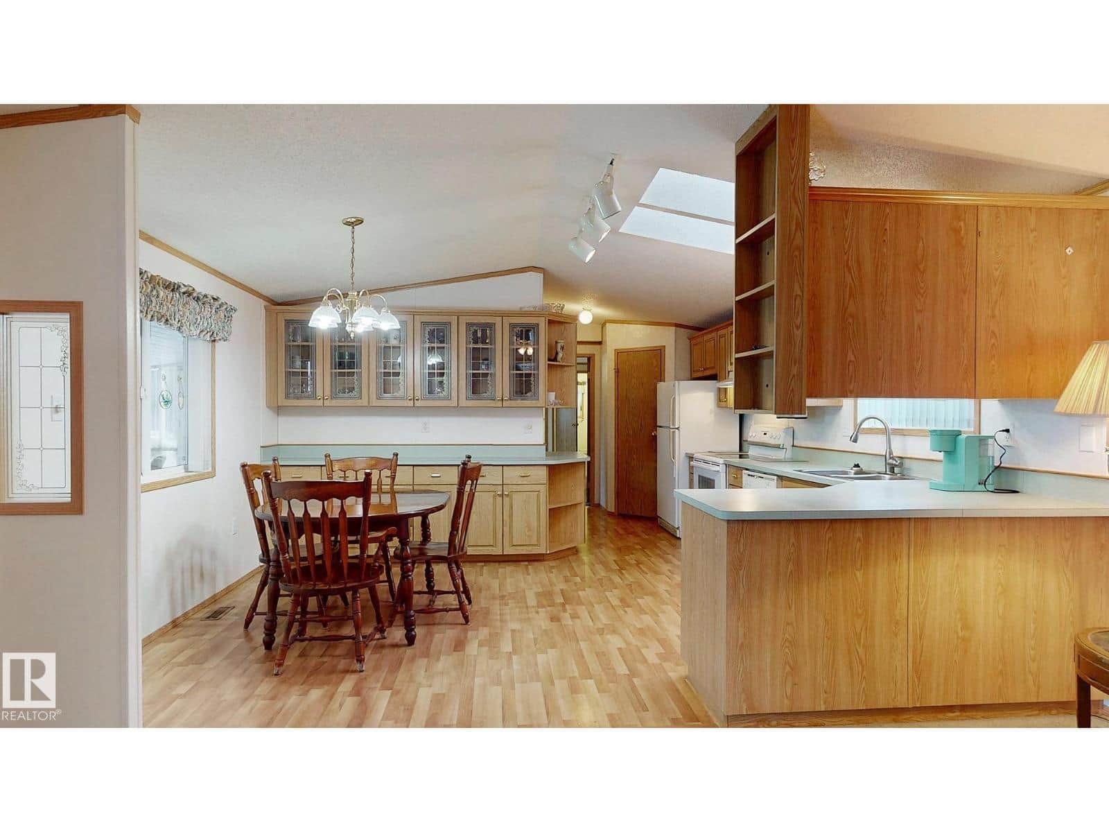 2925 Lakewood DR NW - Photo 5 of 41, Edmonton, Alberta