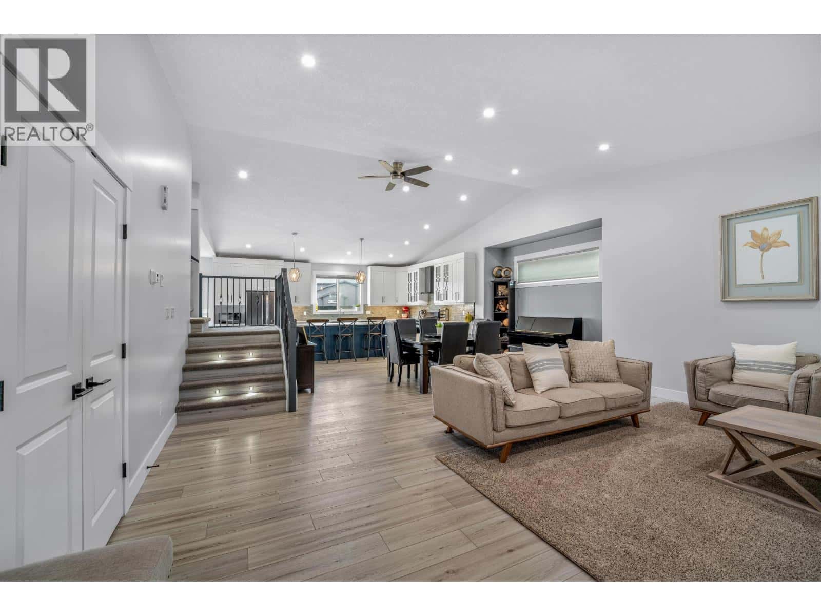 6919 SUNRISE PLACE — Prince George, British Columbia - Photo 5 of 39