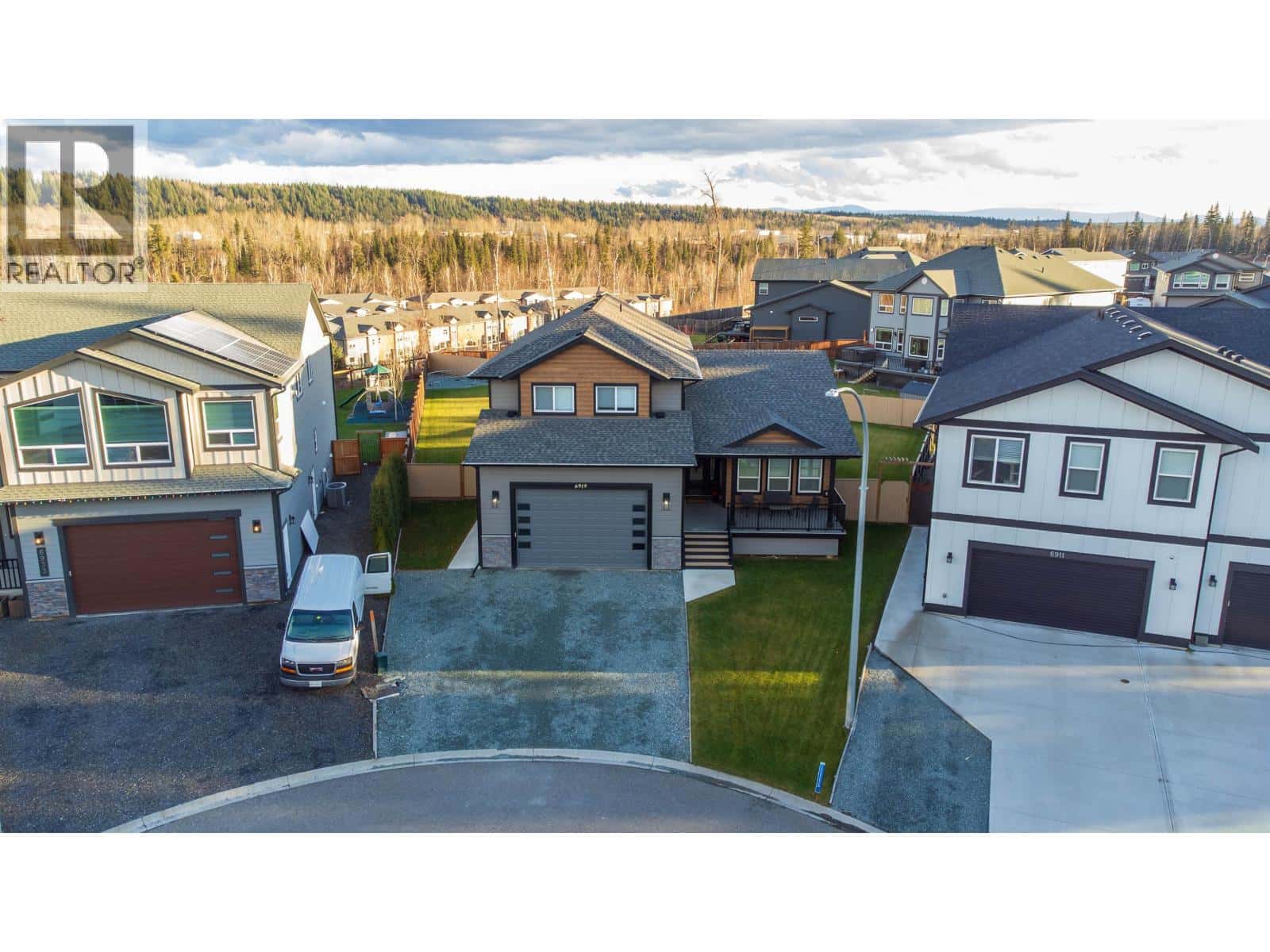 6919 SUNRISE PLACE — Prince George, British Columbia - Photo 3 of 39