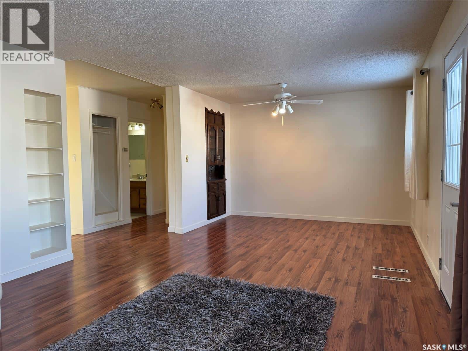 606 2nd AVENUE — Raymore, Saskatchewan - Photo 2 of 37