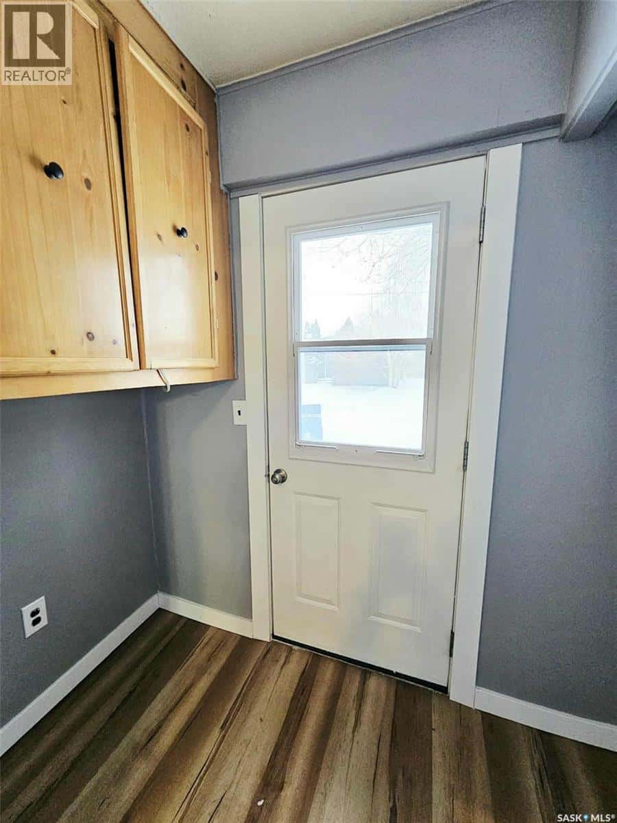 623 St Mary STREET — Esterhazy, Saskatchewan - Photo 2 of 33