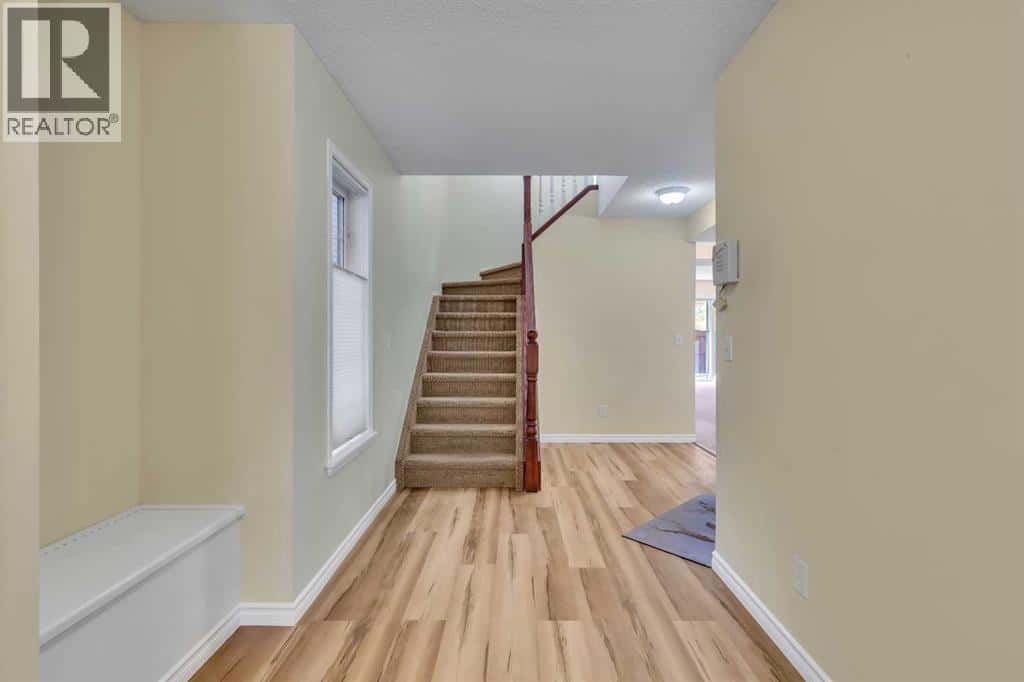 140 Valley Ridge Heights NW — Calgary, Alberta - Photo 3 of 50