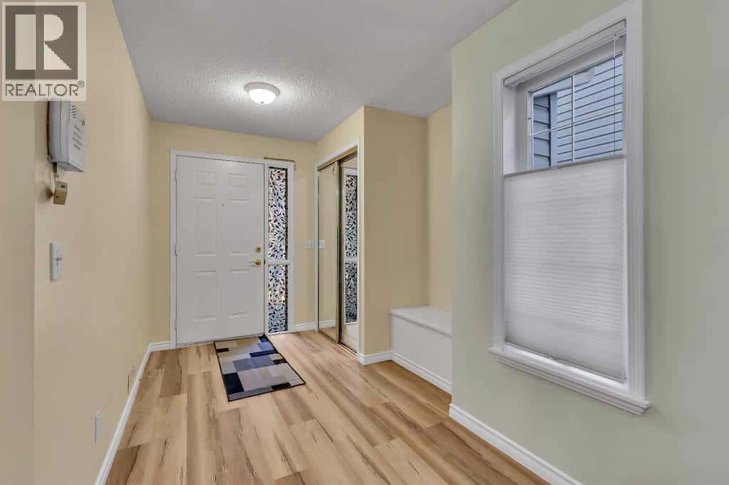 140 Valley Ridge Heights NW — Calgary, Alberta - Photo 4 of 50