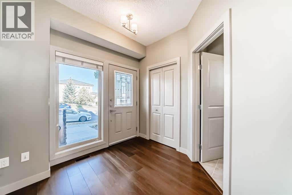 12 Cougar Ridge Landing SW — Calgary, Alberta - Photo 3 of 50
