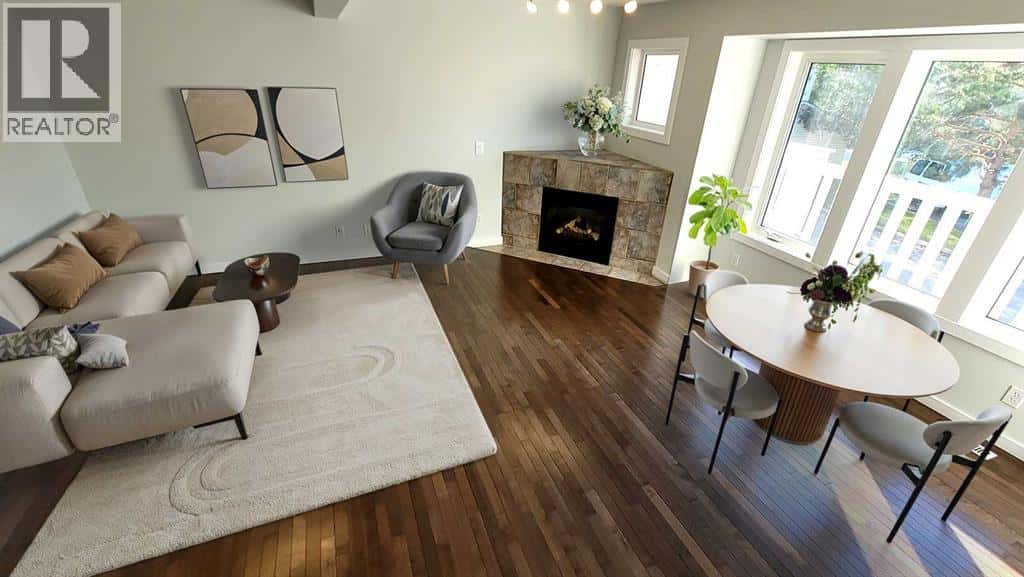 215 Killarney Glen Court SW — Calgary, Alberta - Photo 4 of 24